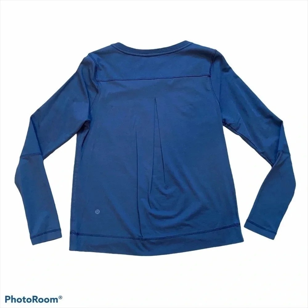 Lululemon navy crew neck sweater pleat back size 8